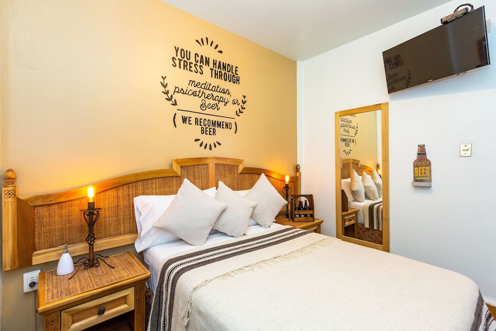 Mala Vecindad Beer Hotel 10/56