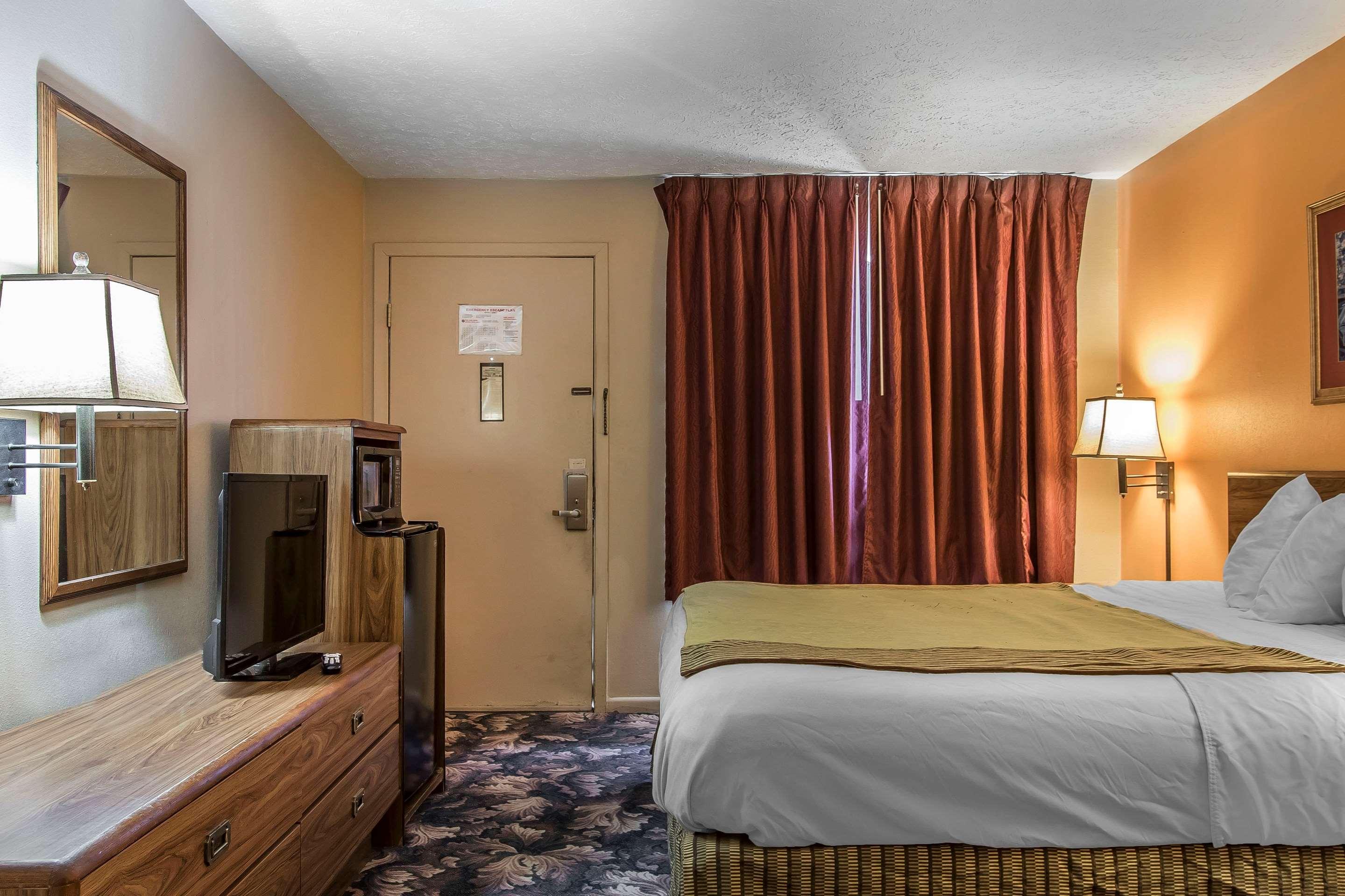ROOM, DOUBLE BED