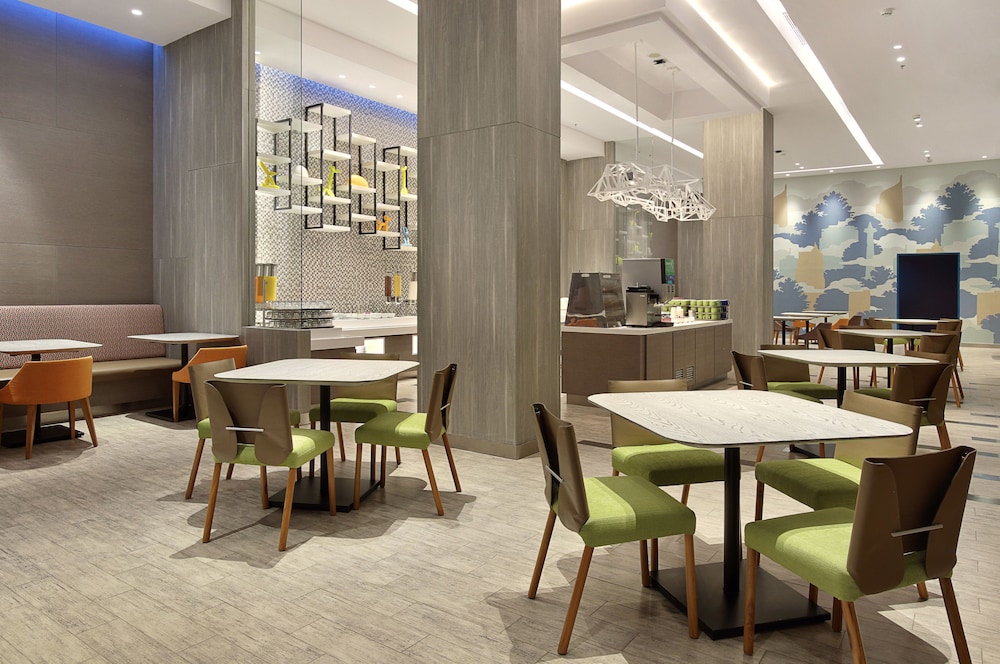 Holiday Inn Express Jakarta Wahid Hasyim 44/54