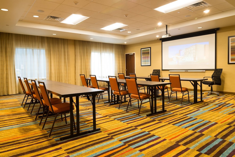 Fairfield Inn And Suites Dickson 25/29