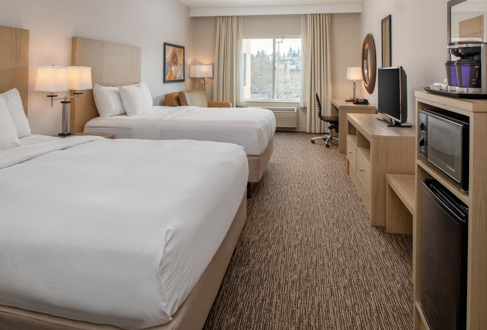 غرفة بسريرين كوين مع أريكة لذوي الإعاقة، DoubleTree by Hilton Olympia Downtown Capitol District 4/10