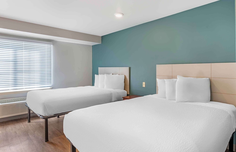 STUDIO, 2 QUEEN BEDS