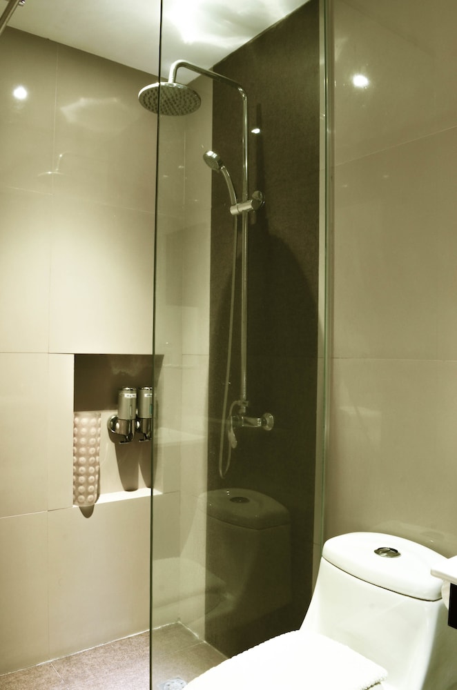 Ritz Hotel 47/49