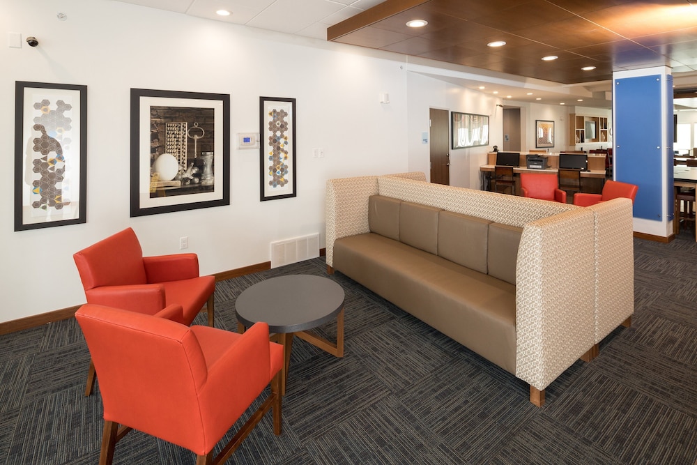 Holiday Inn Express Hotel Suites Bay City 38/49