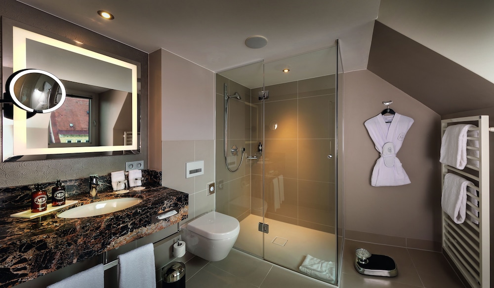 Hotel Maximilian S 33/70