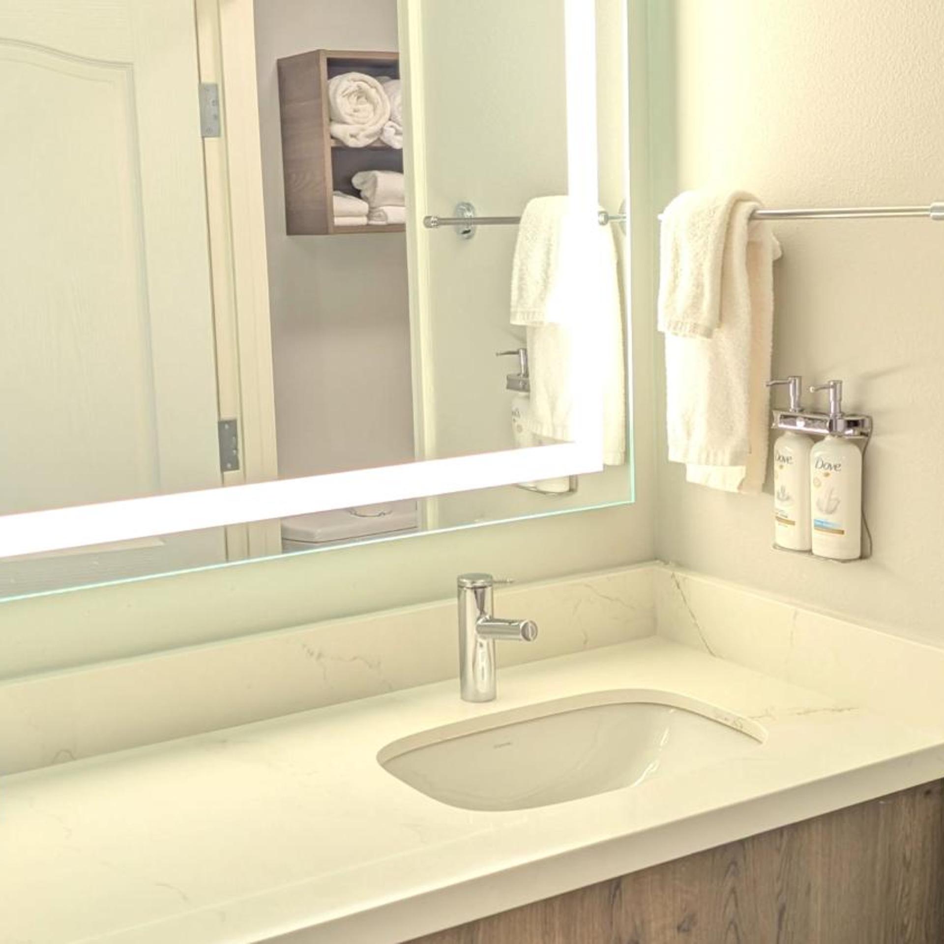 1 Bedroom, Suite, Queen Bed