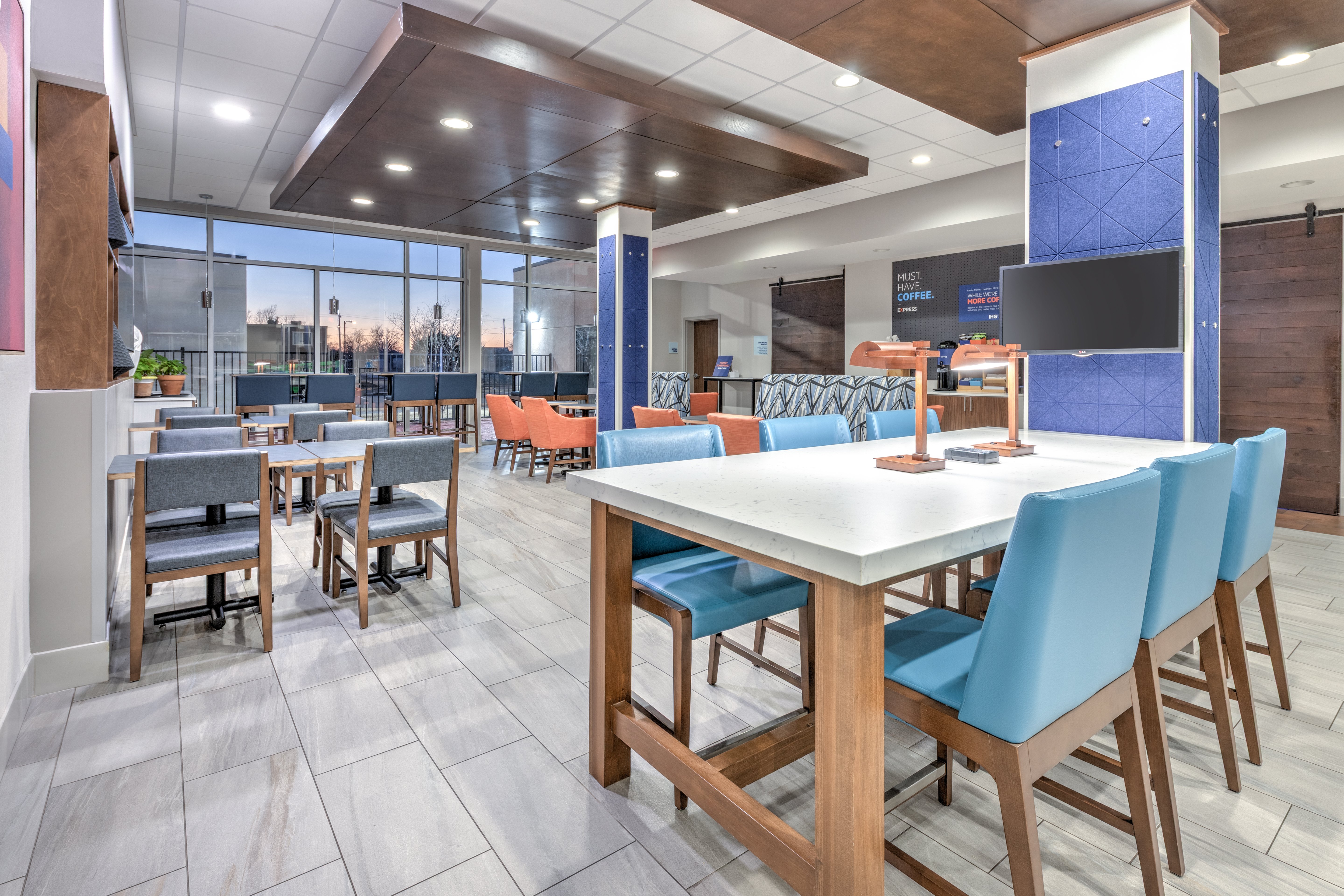 HOLIDAY INN EXPRESS & SUITES MOORE 64/75