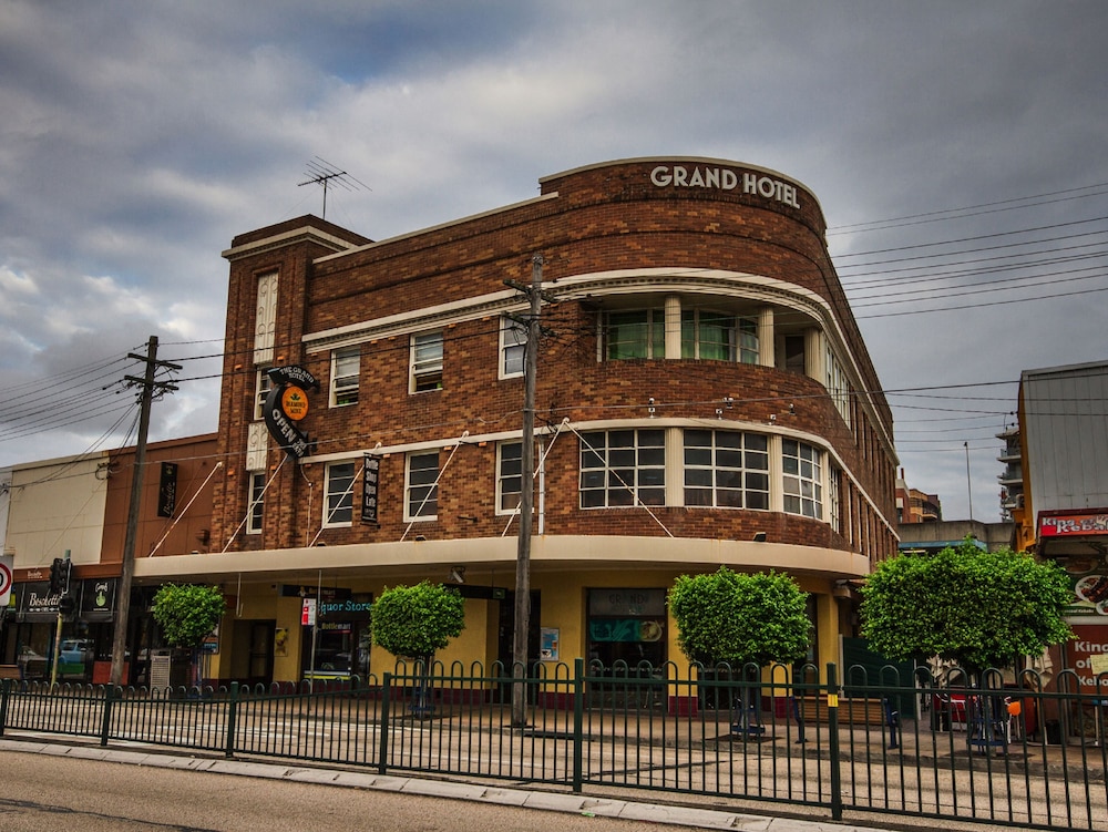 Grand Hotel Rockdale 1/28