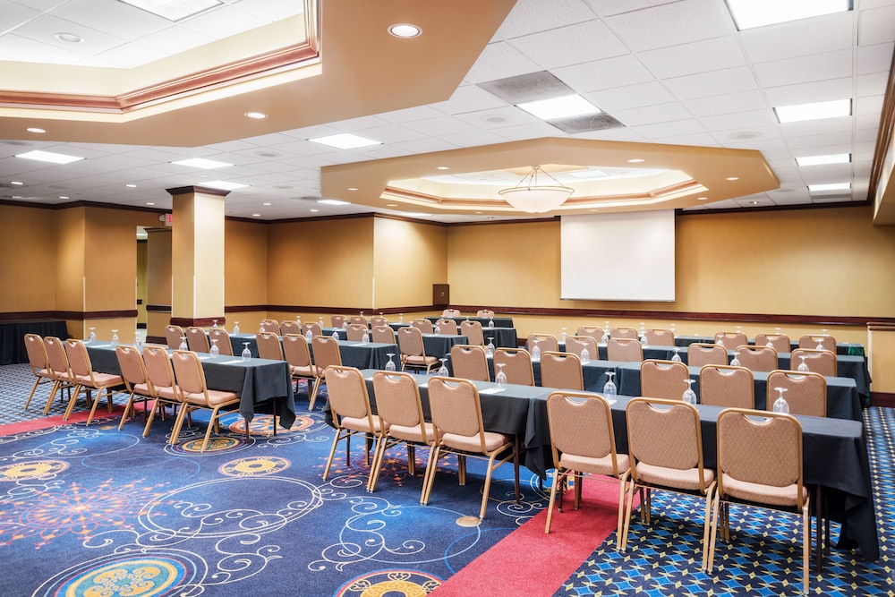 Capitol Plaza Hotel Jefferson City 28/38