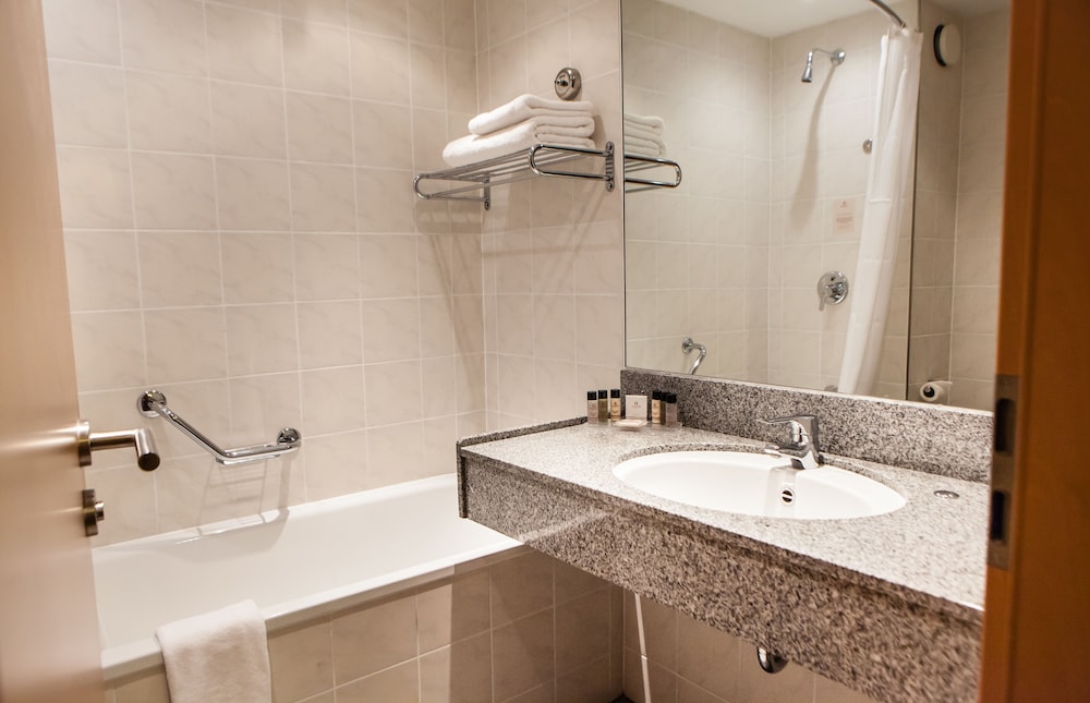 Clayton Hotel Leeds 3/46