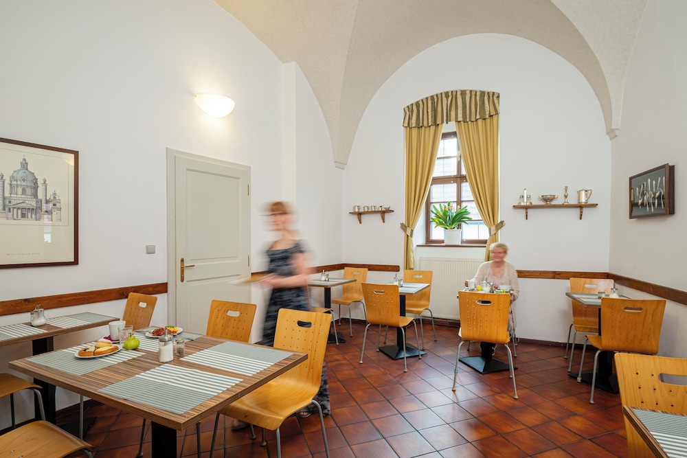 Hotel Adalbert 53/69