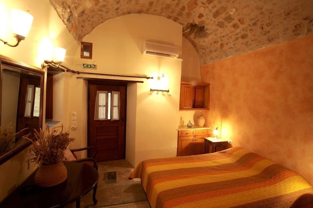 Dorovinis Monemvasia Castlehouses 17/45