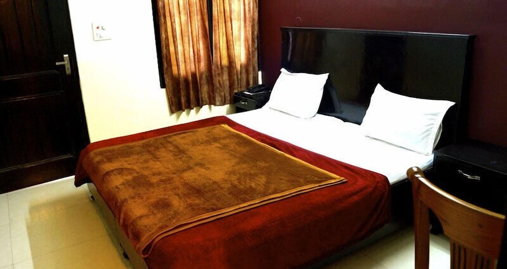 Hotel Shiraz Continental 5/10