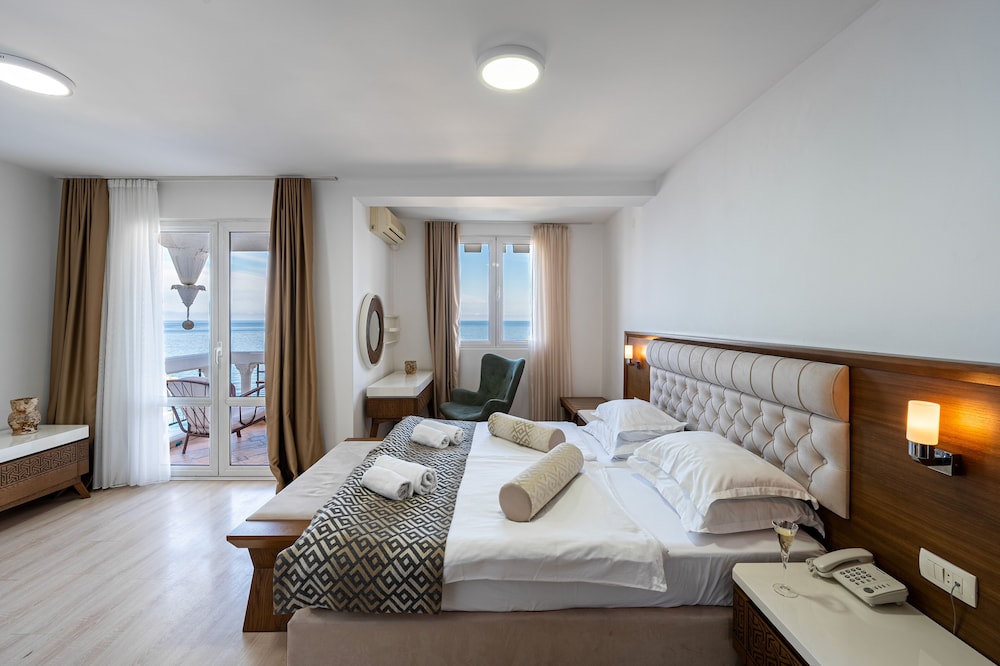 Hotel Adrovic 11/74