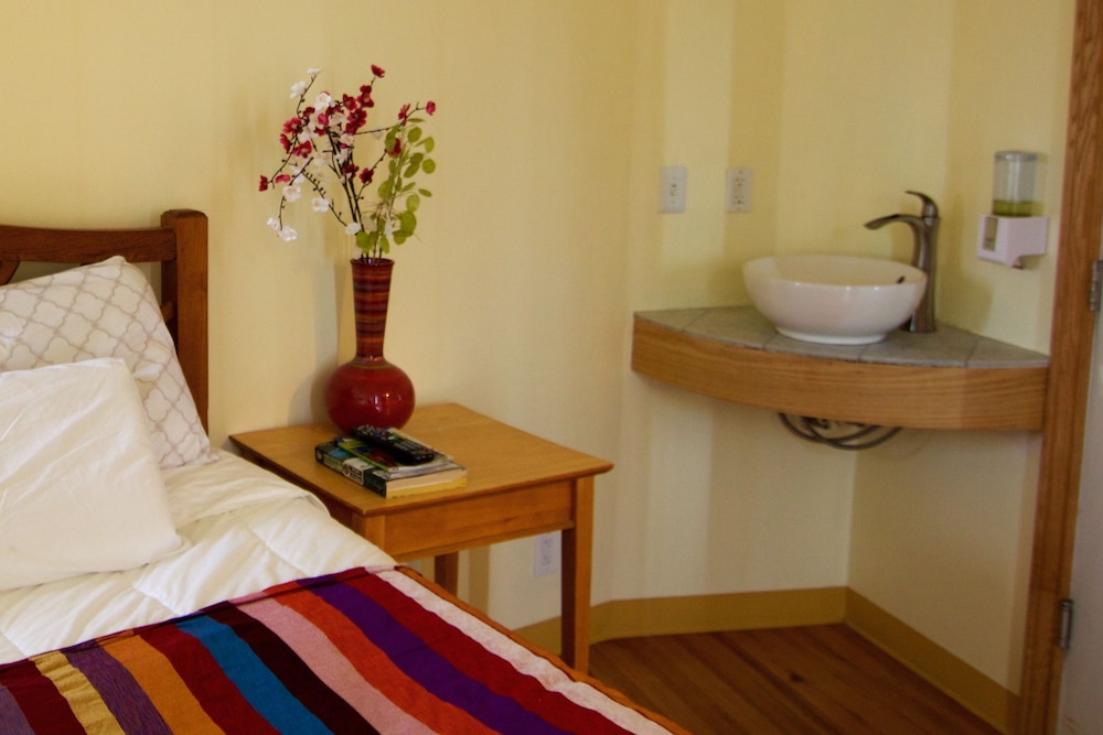 Qupqugiaq Inn 19/61