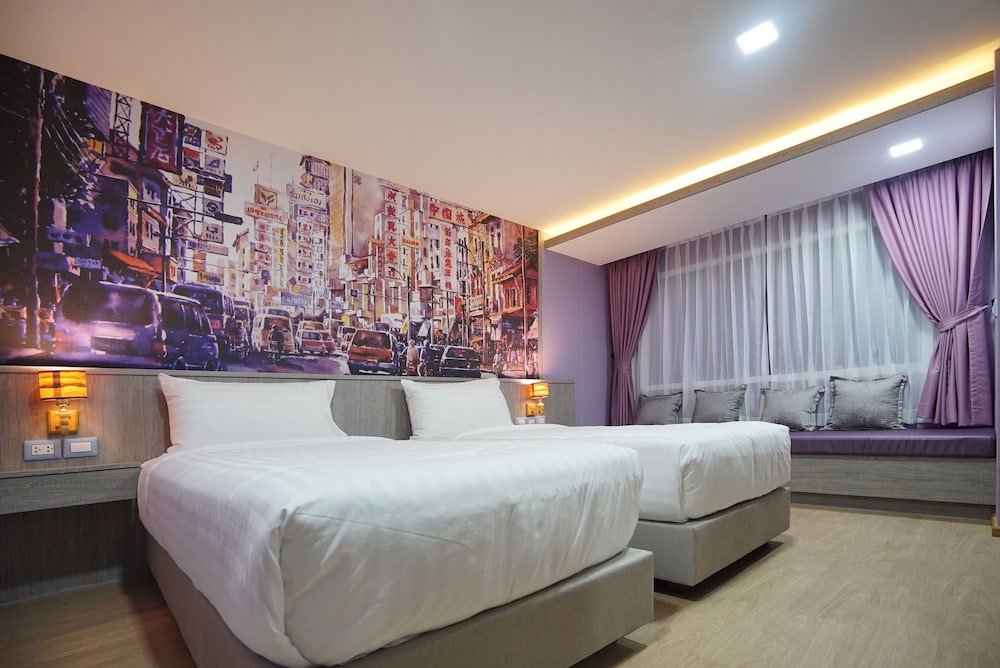 THE QUBE FIFTY HOTEL 10/50