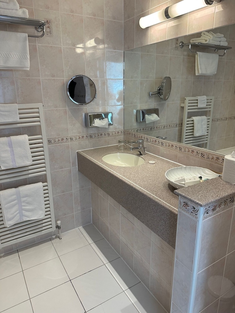 Regency Hotel 37/37