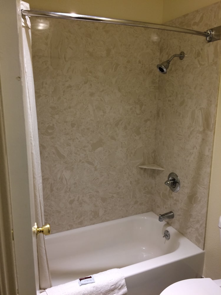 Heritage Inn Express Hayward 27/33