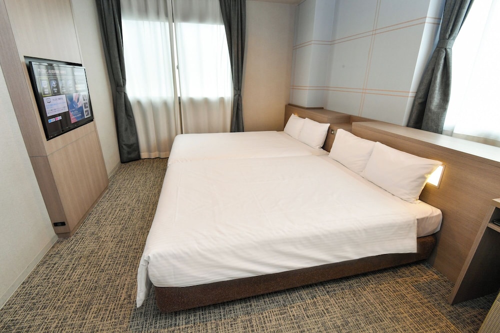 HOLLYWOOD, DELUXE, TWIN BEDS