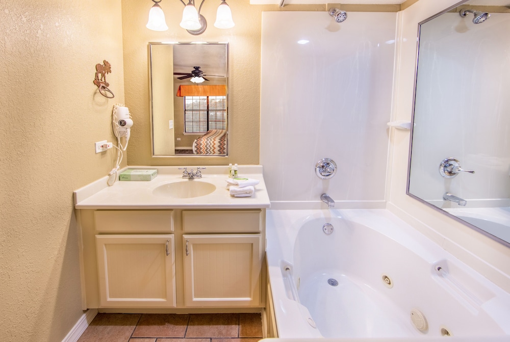 Holiday Inn Club Vacations Fox River Resort at Sheridan 16/47