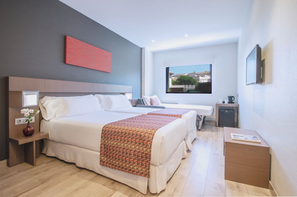 ROOM, TRIPLE