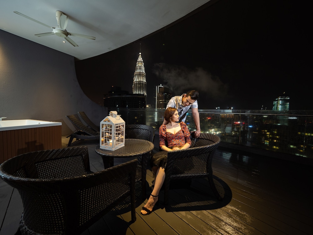 The Penthouse Klcc 23/32
