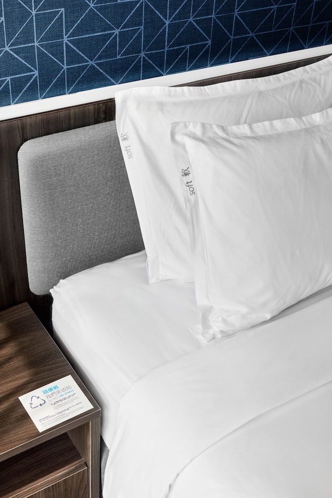 Holiday Inn Express Kaohsiung Love River 31/49