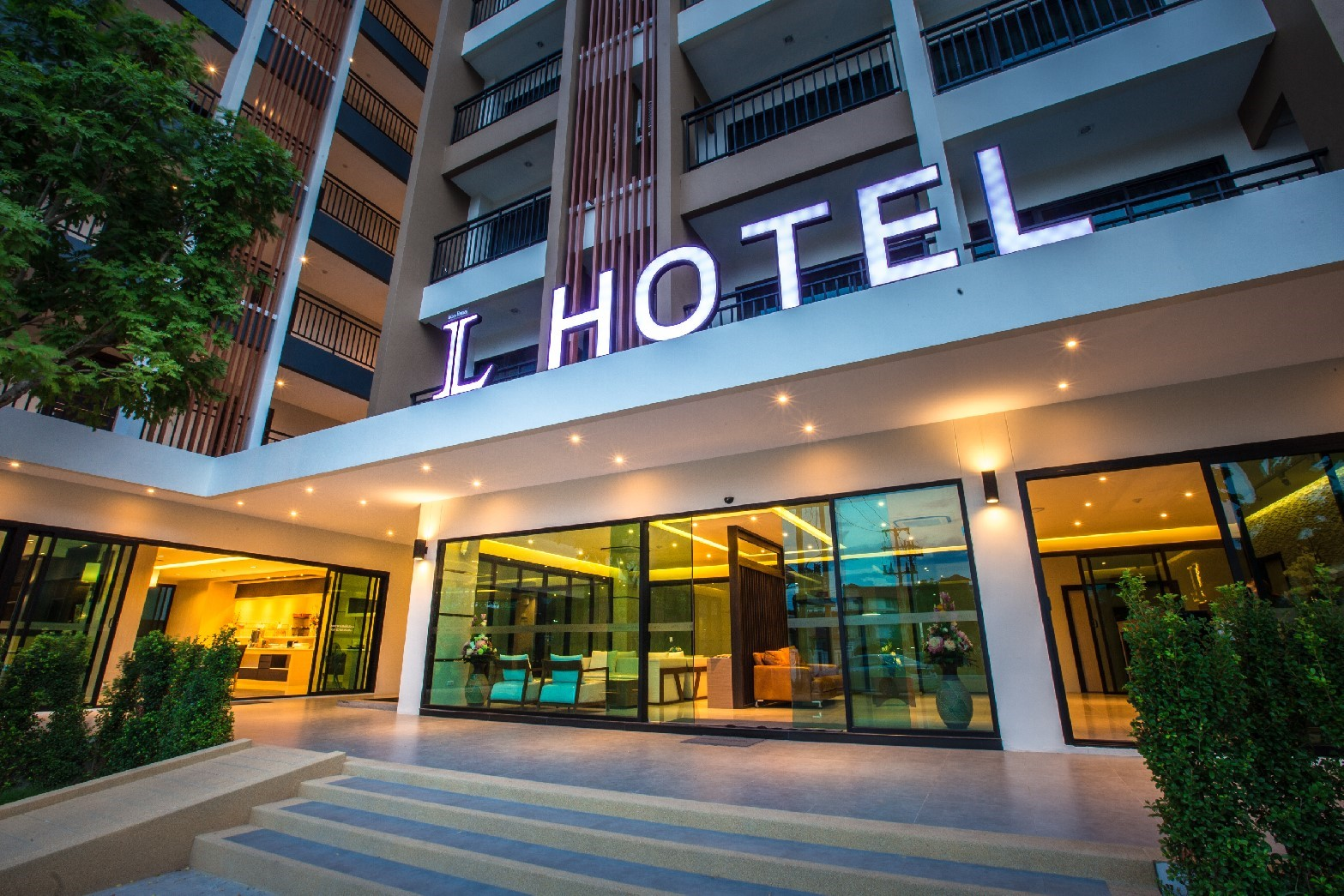 L Hotel 4/58