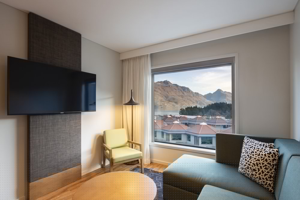 Holiday Inn Express And Suites Queenstown 51/79