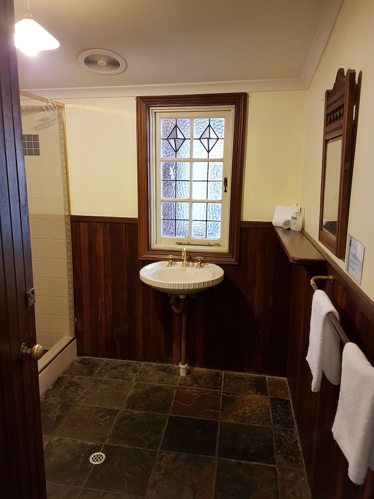 Bridgefield Guest House 23/50
