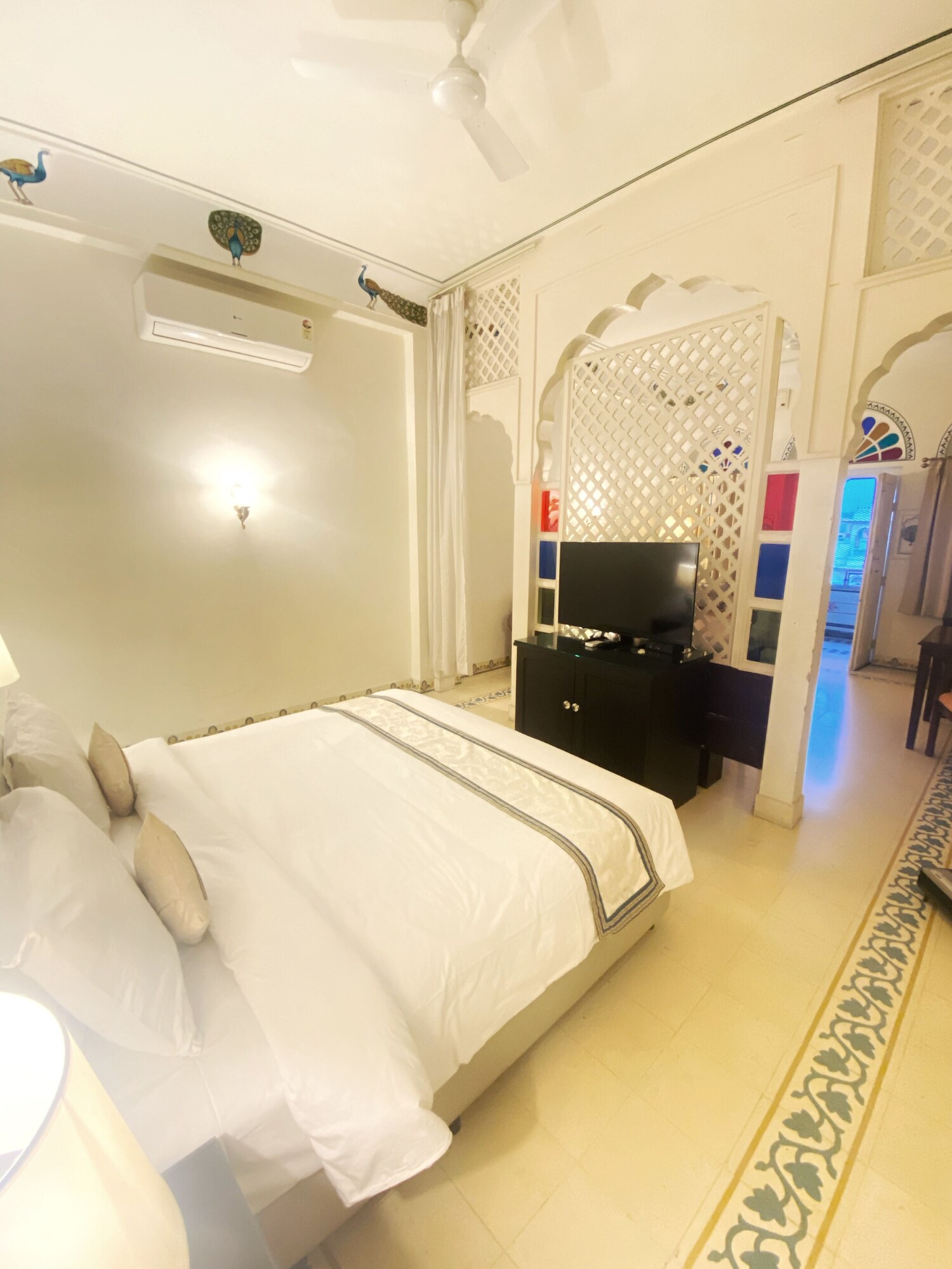 PRESIDENTIAL, KING BED