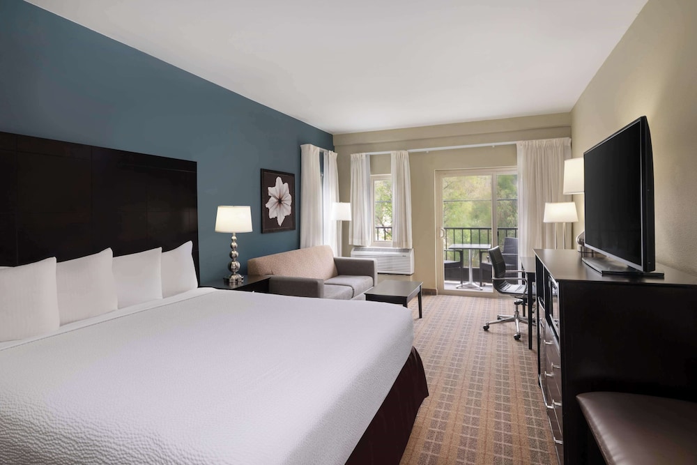 EXECUTIVE, KING BED, BALCONY