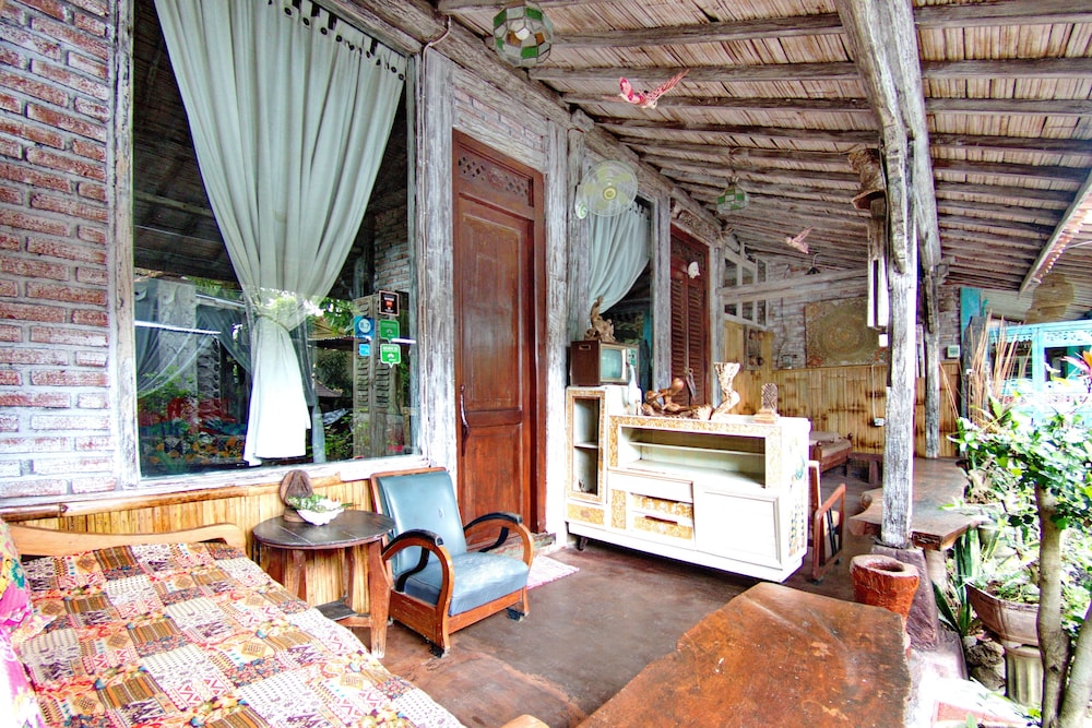 Santhika B&B 5/50