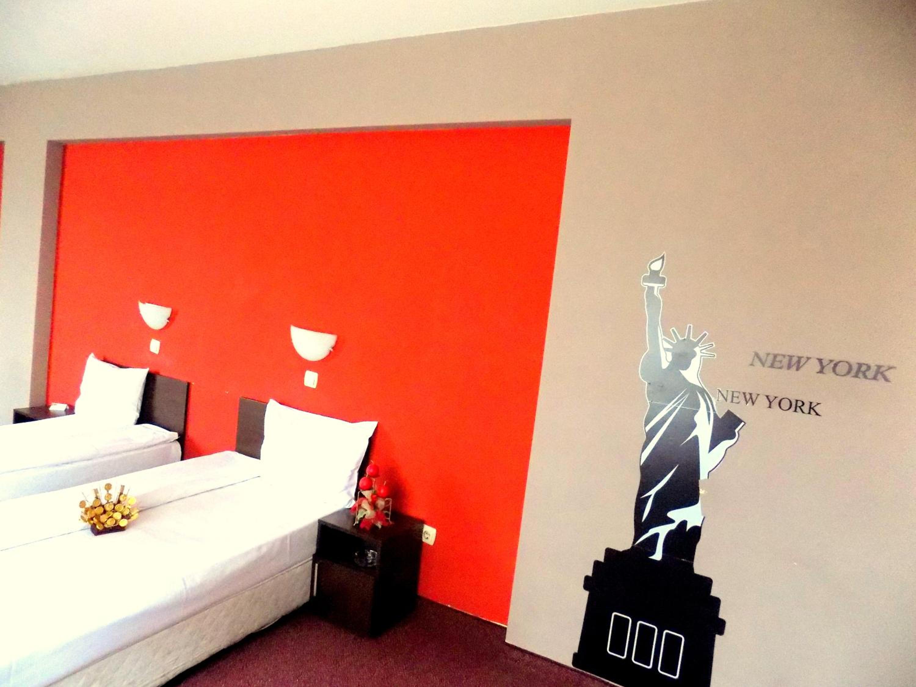 Bon Voyage Hotel Alexander 12/48