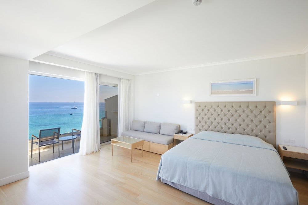 Room at Sunrise Beach Hotel, PARALIMNI