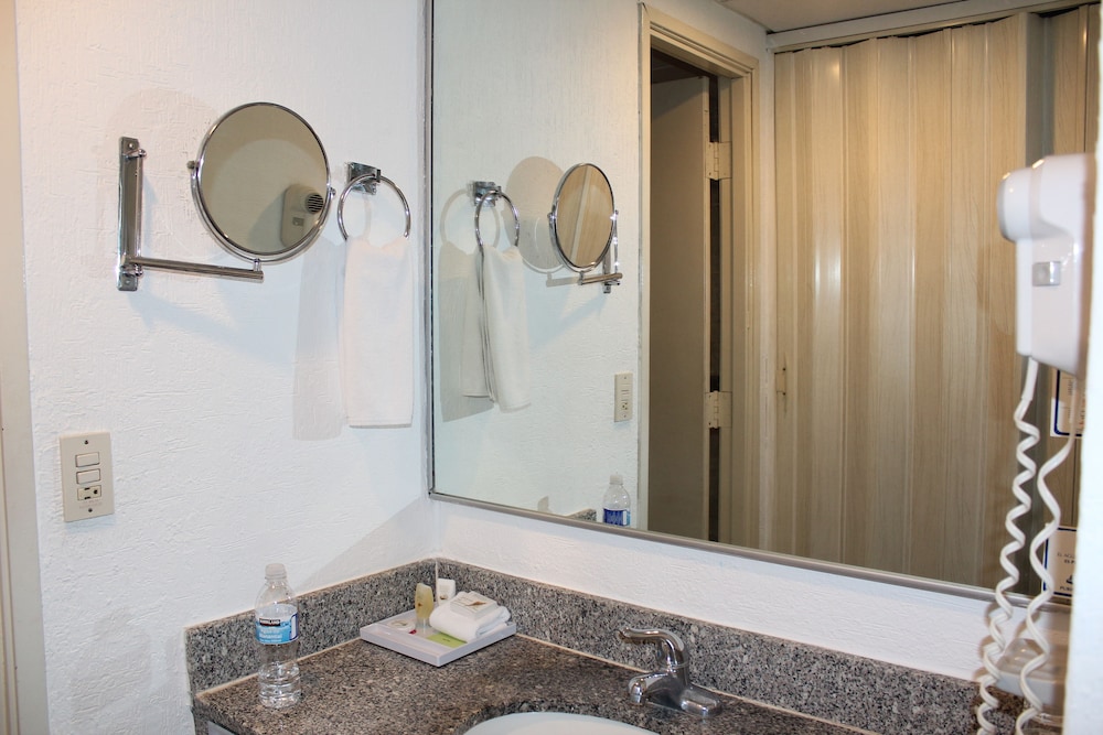 Hotel Monterrey Macroplaza 30/60