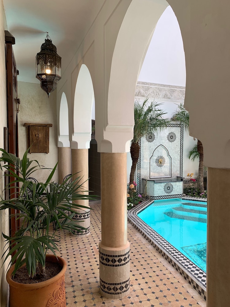 Riad Abaka 28/50