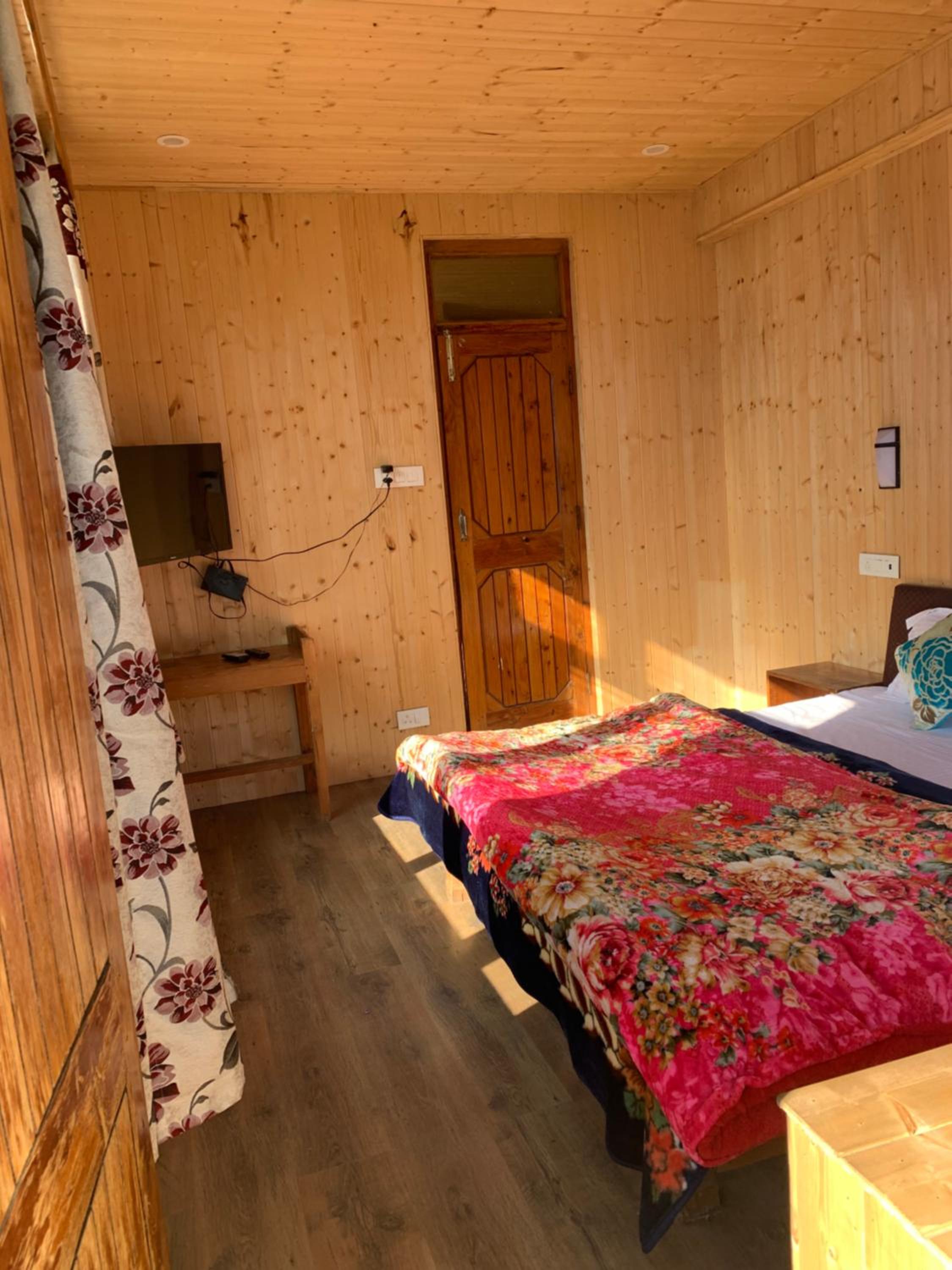 TOURIST HOTEL 26/55