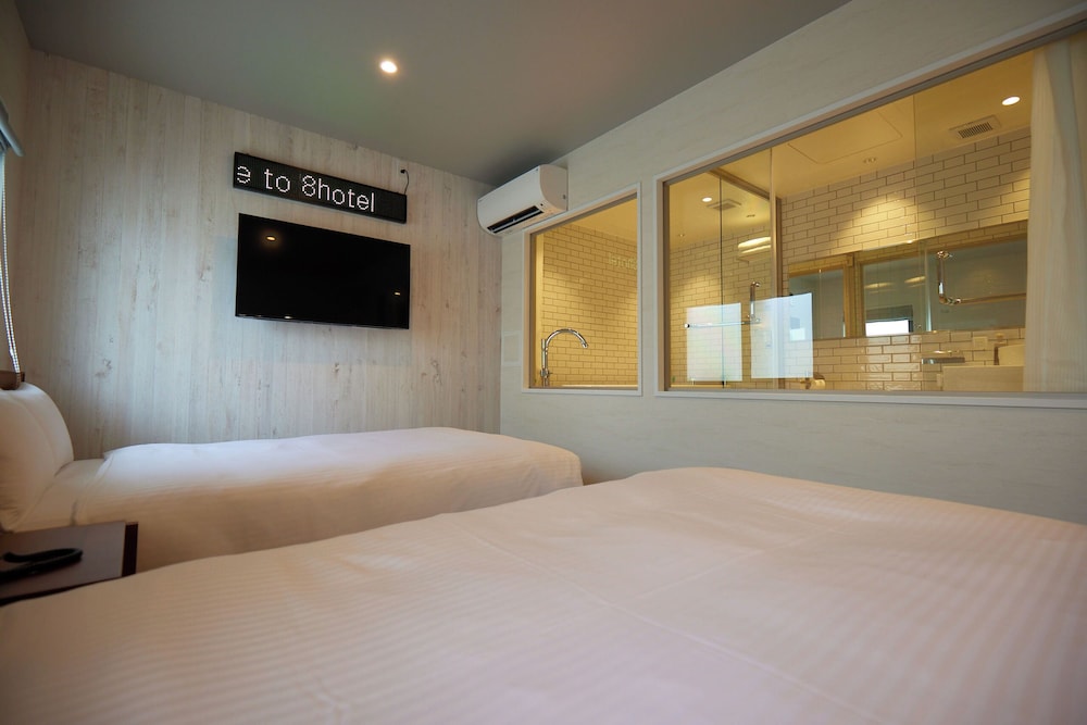 8Hotel 22/63