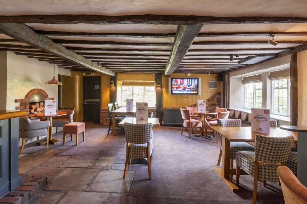 Premier Inn Gloucester (Little Witcombe) 32/50