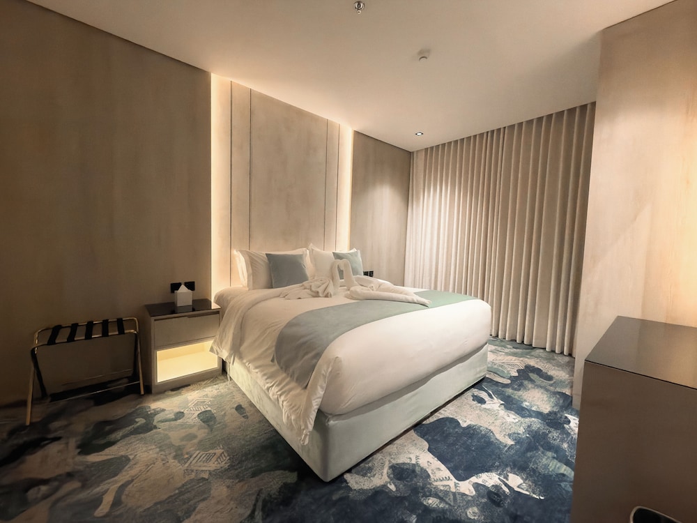 Rose Garden Hotel 30/50