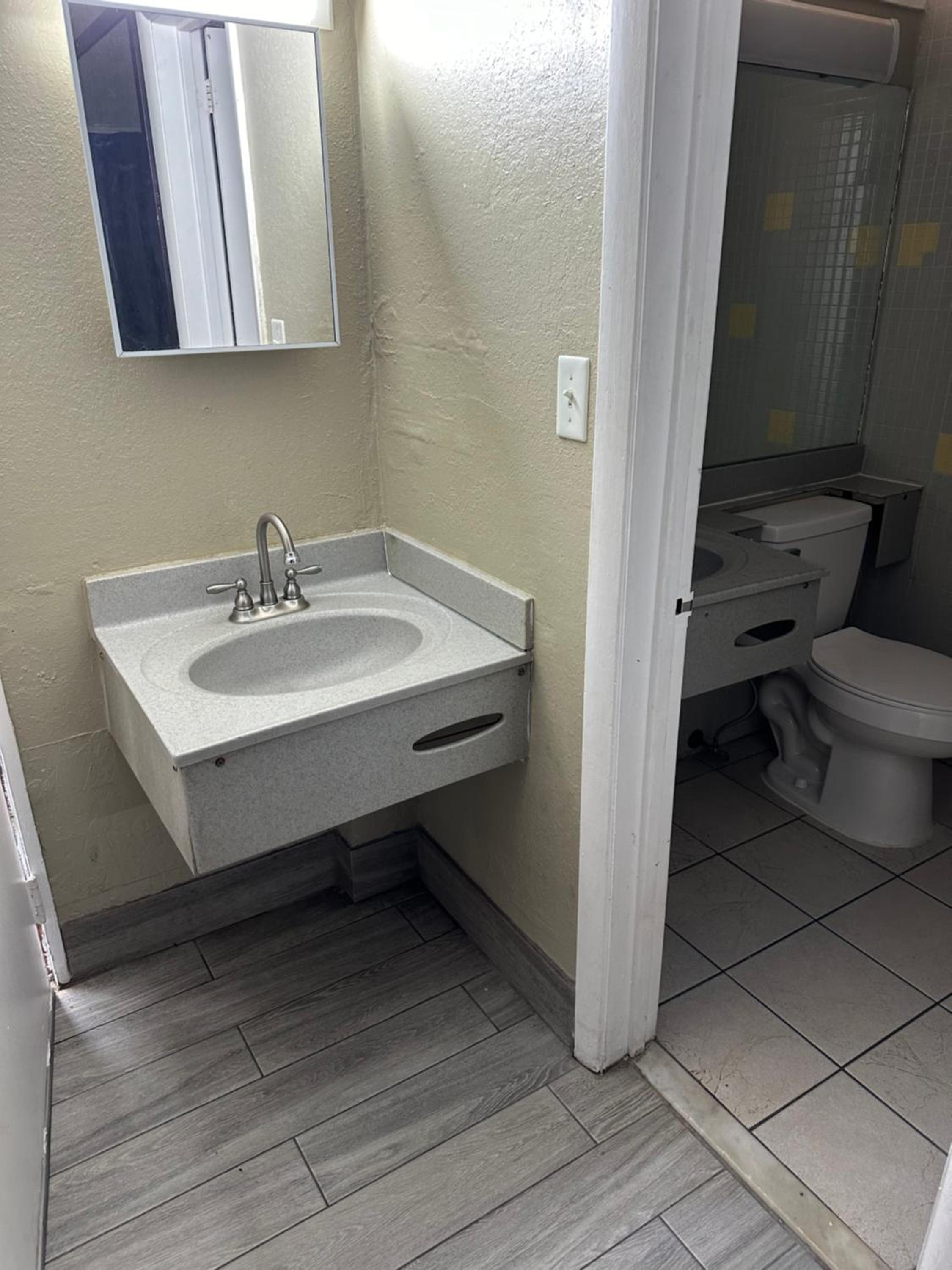 Amerihill Inn Suites Greensboro 37/41