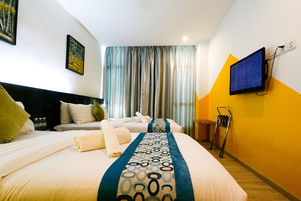 جناح ديلوكس بسرير كوين وسرير فردي، Swing & Pillows at Golden Roof Hotel Ampang, Ipoh 7/9