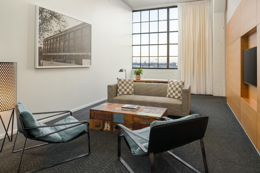Fordson Hotel Unbound Collection by Hyatt 45/65