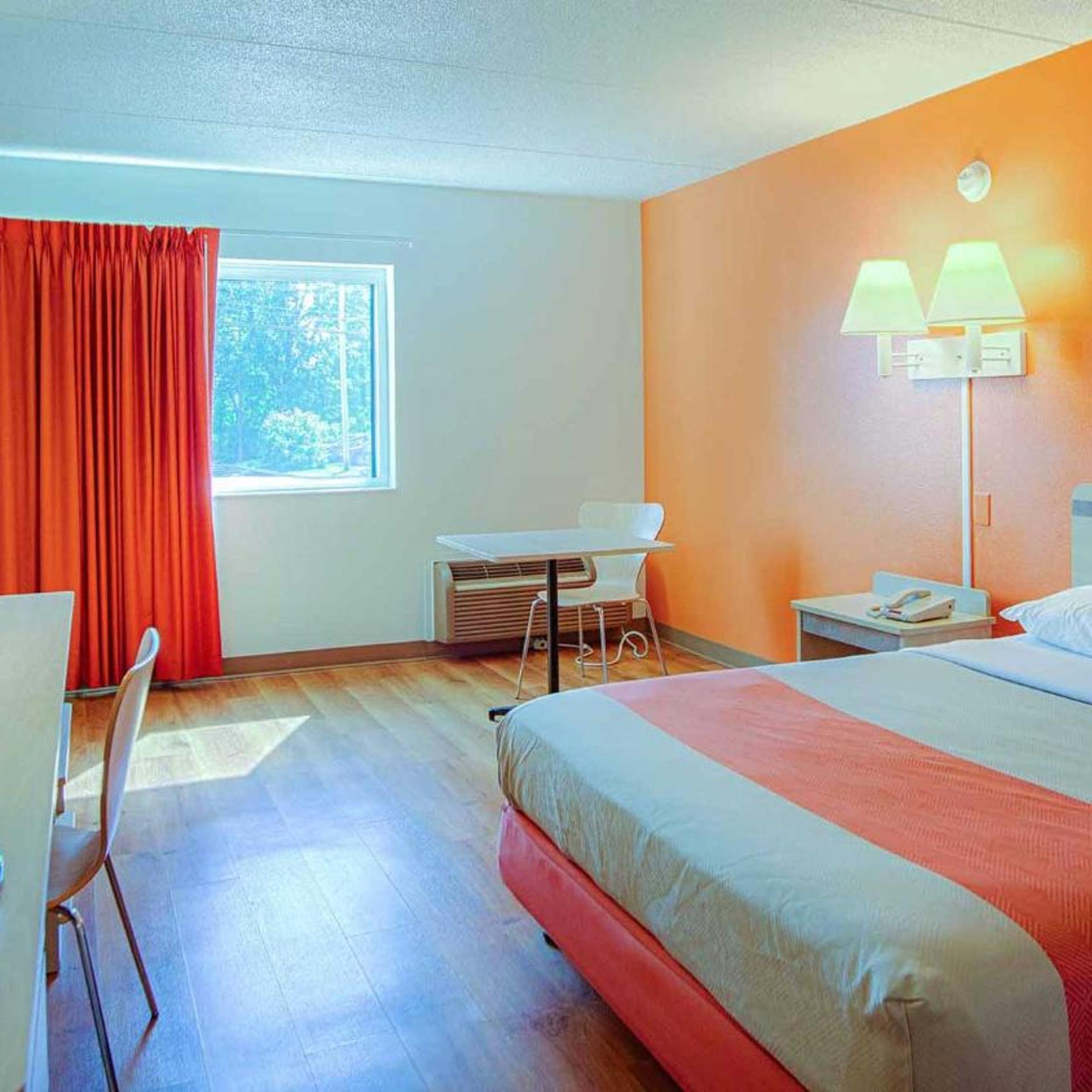 ROOM, KING BED, ACCESSIBLE