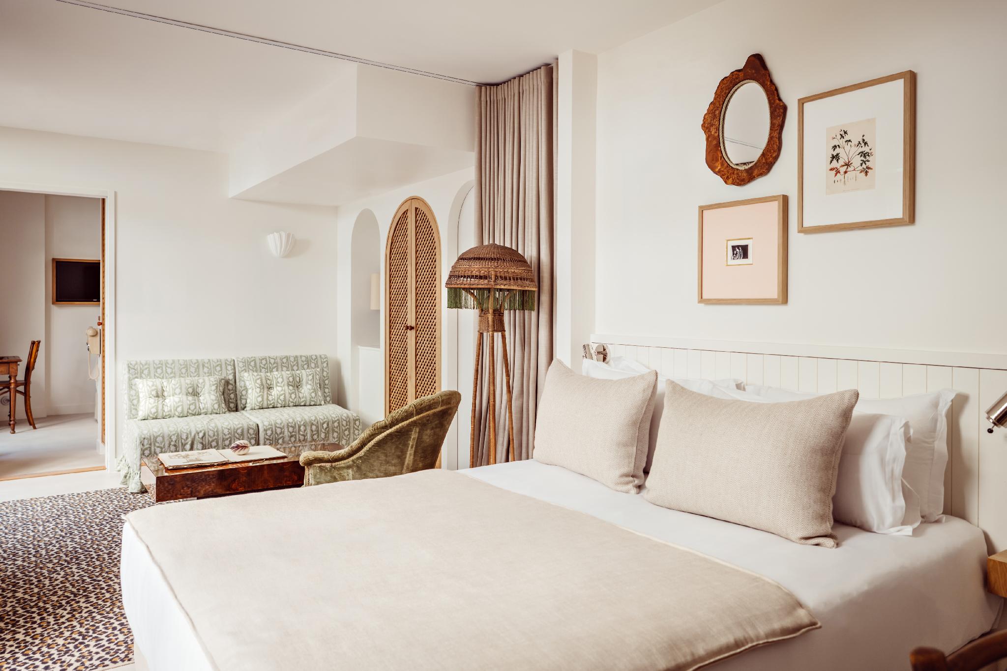 Junior Suite, King Bed, Private Garden