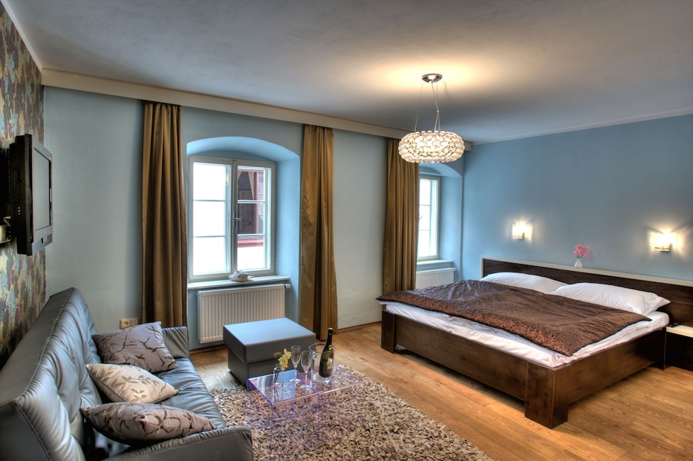 HOTEL PEREGRIN 44/72