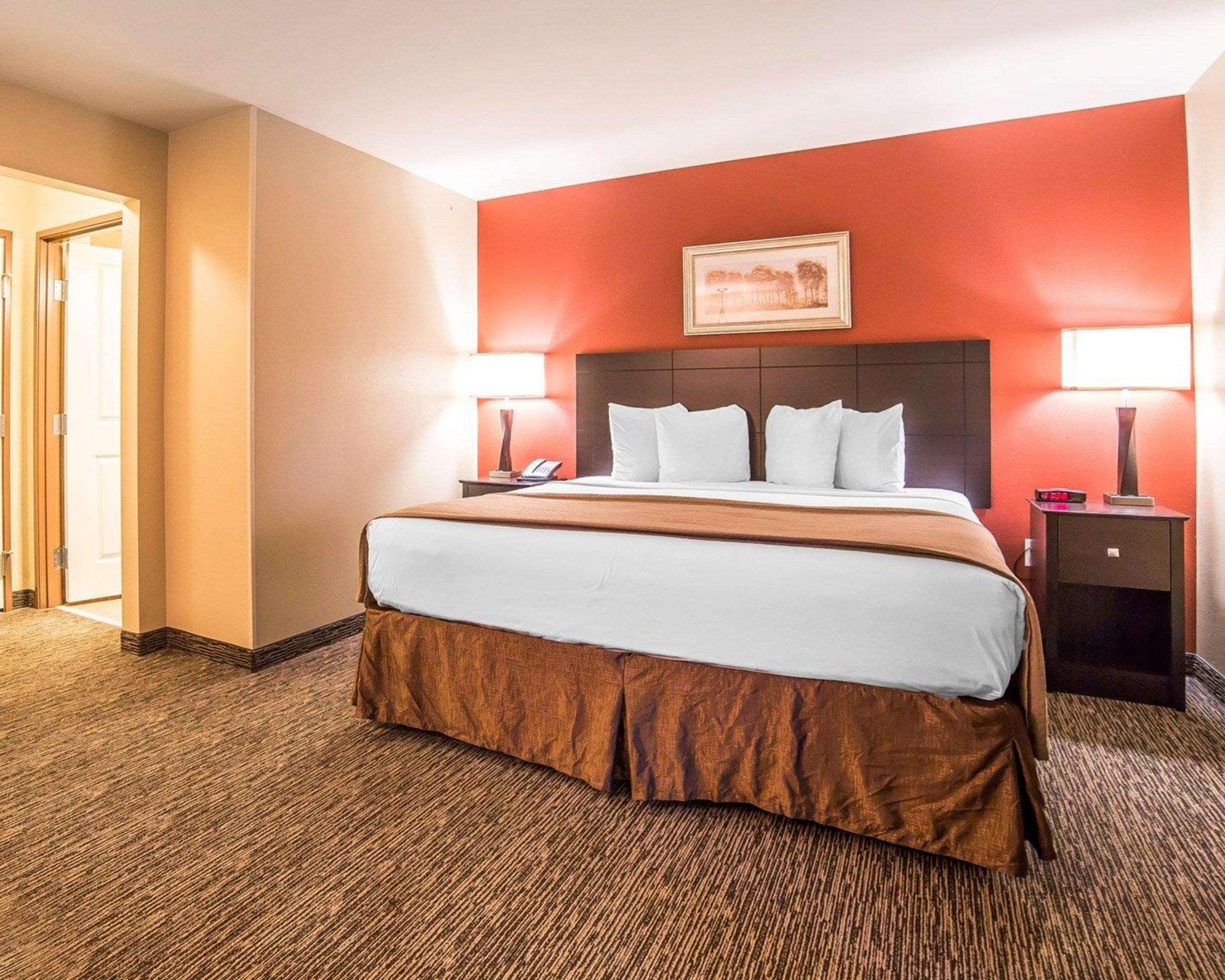 EFFICIENCY, SUITE, KING BED