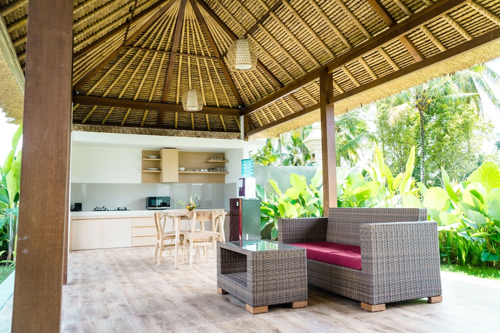 Three Gold Luxury Private Villas 4/50