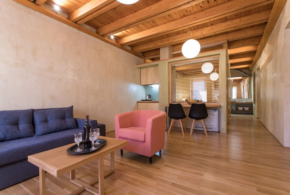 Polixenys Suites 27/46